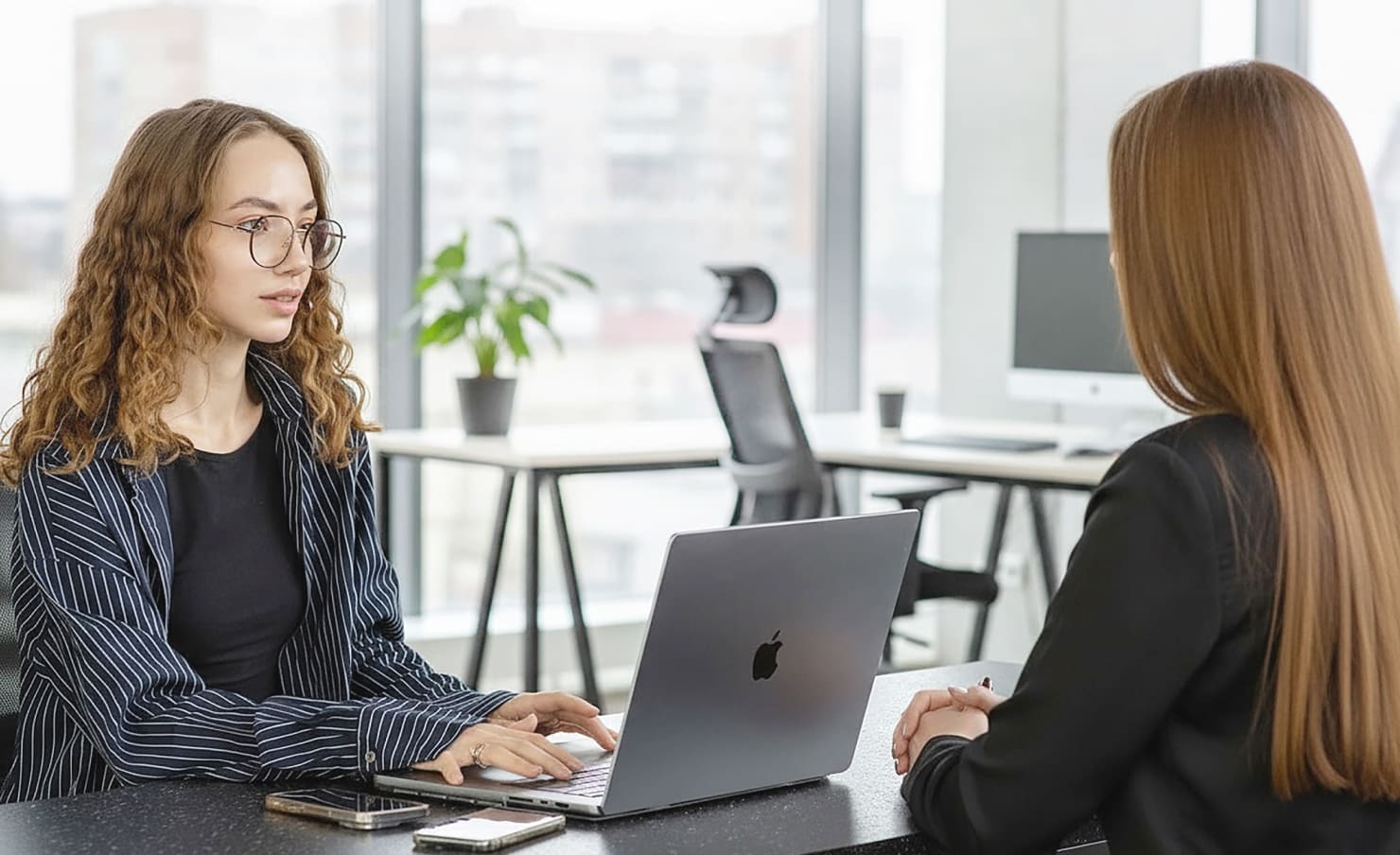 Свяжитесь с нами — обсудим задачу или найдём решение